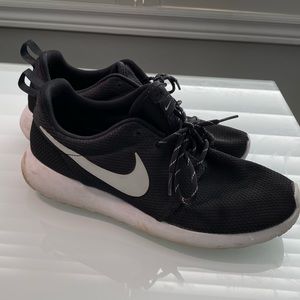 Nike Roshe Run size 10